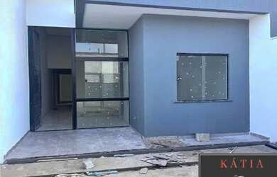 Imagem: A casa possui 3 Dormitórios, 2 Banheiros, 2 Vagas na garagem