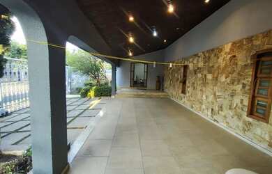 Imagem: A casa possui 4 Dormitórios, 4 Banheiros, 4 Vagas na garagem