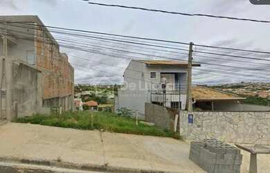 Imagem: O terreno possui 250m² de Área e está localizado em Loteamento