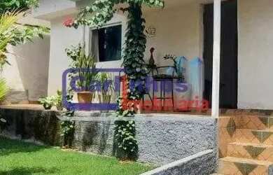 Imagem: A casa à venda possui 3 Dormitórios, 1 Banheiro, 2 Vagas na