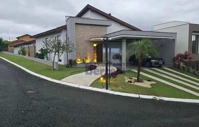 Imagem: A casa em condomínio possui 4 Dormitórios, 5 Banheiros, 4