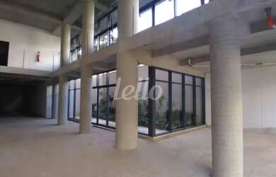 Imagem: O depósito possui 5 Vagas na garagem e 900m² de Área e está