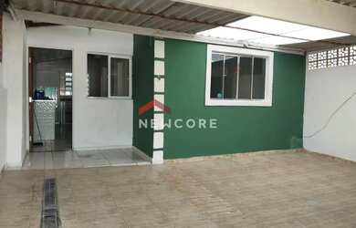 Imagem: A casa possui 2 Dormitórios, 2 Banheiros, 2 Vagas na garagem