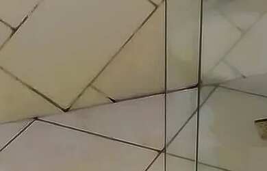 Imagem: A casa possui 3 Dormitórios, 1 Banheiro, 2 Vagas na garagem