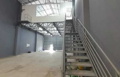 Imagem: O depósito possui 5 Vagas na garagem, 850m² de Área, Imóvel