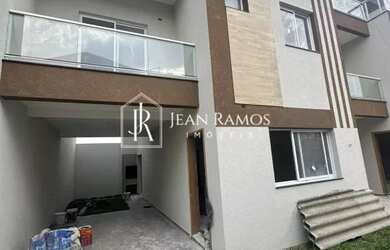 Imagem: A casa possui 4 Dormitórios, 3 Banheiros, 2 Vagas na garagem