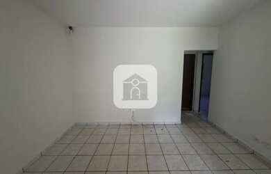 Imagem: A casa possui 3 Dormitórios, 1 Banheiro, 3 Vagas na garagem