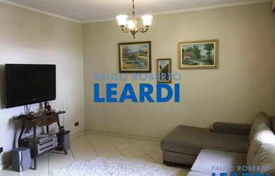 Imagem: A casa possui 4 Dormitórios, 3 Banheiros, 3 Vagas na garagem