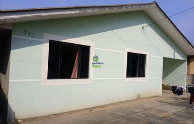 Imagem: A casa possui 3 Dormitórios, 1 Banheiro, 1 Vaga na garagem