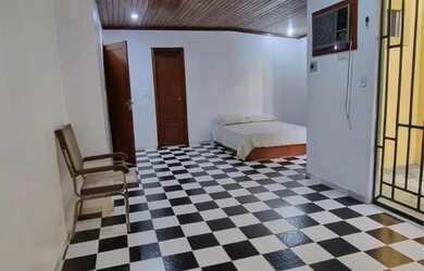 Imagem: A casa possui 5 Dormitórios, 5 Banheiros, 4 Vagas na garagem