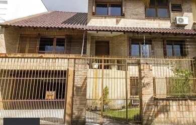 Imagem: A casa possui 5 Dormitórios, 5 Banheiros, 3 Vagas na garagem