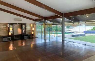 Imagem: A casa possui 4 Dormitórios, 5 Banheiros, 5 Vagas na garagem