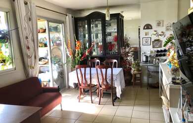 Imagem: O apartamento possui 3 Dormitórios, 1 Banheiro, 2 Vagas na