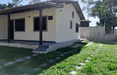 Imagem: A casa possui 2 Dormitórios, 1 Banheiro, 3 Vagas na garagem