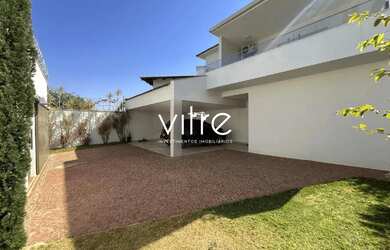 Imagem: A casa possui 4 Dormitórios, 5 Banheiros, 5 Vagas na garagem