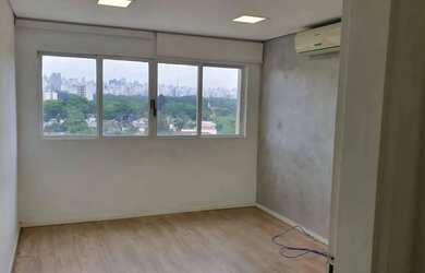 Imagem: O depósito possui 3 Vagas na garagem e 240m² de Área e está