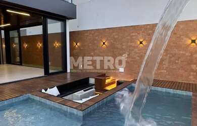 Imagem: A casa à venda possui 3 Dormitórios, 4 Banheiros, 4 Vagas