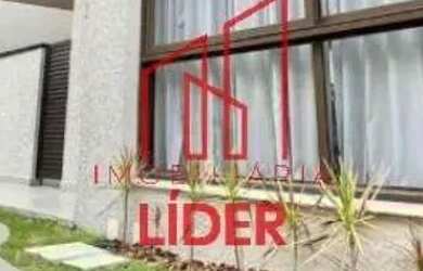 Imagem: A casa possui 3 Dormitórios, 5 Banheiros, 2 Vagas na garagem