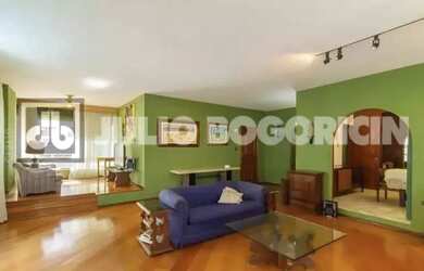 Imagem: O apartamento possui 3 Dormitórios, 3 Banheiros, 2 Vagas na