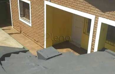 Imagem: A casa possui 3 Dormitórios, 2 Banheiros, 1 Vaga na garagem