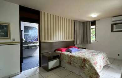 Imagem: A casa possui 5 Dormitórios, 3 Banheiros, 4 Vagas na garagem