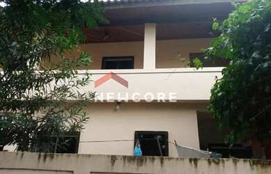 Imagem: A casa possui 5 Dormitórios, 3 Banheiros, 1 Vaga na garagem