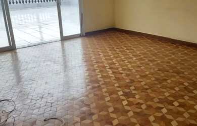 Imagem: A casa possui 3 Dormitórios, 2 Banheiros, 2 Vagas na garagem