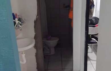 Imagem: A casa possui 2 Dormitórios, 1 Banheiro e Varanda e está localizado