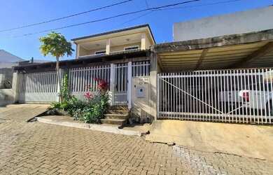 Imagem: A casa em condomínio possui 5 Dormitórios, 4 Banheiros, 2