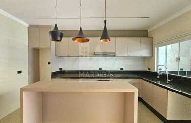 Imagem: A casa possui 3 Dormitórios, 2 Banheiros, 1 Vaga na garagem