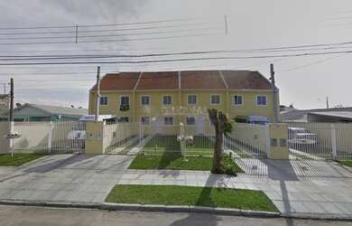 Imagem: A casa possui 3 Dormitórios, 1 Banheiro, 2 Vagas na garagem