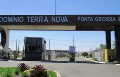 Imagem: A casa possui 3 Dormitórios, 1 Banheiro, 1 Vaga na garagem