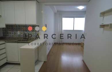 Imagem: O apartamento possui 1 Dormitório, 1 Banheiro, 1 Vaga na garagem