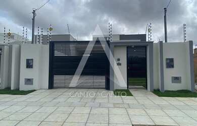 Imagem: A casa possui 3 Dormitórios, 2 Banheiros, 2 Vagas na garagem