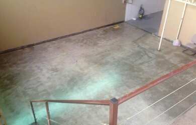 Imagem 3: Aluga Galpão com mezanino, possui 300 metros e 3 banheiros, na Vila Campo...