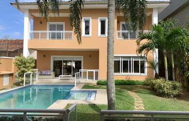 Imagem: A casa em condomínio possui 4 Dormitórios, 5 Banheiros, 2