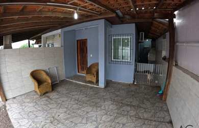 Imagem: A casa possui 2 Dormitórios, 2 Banheiros, 2 Vagas na garagem