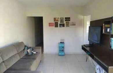 Imagem: A casa à venda possui 2 Dormitórios, 2 Banheiros, 2 Vagas