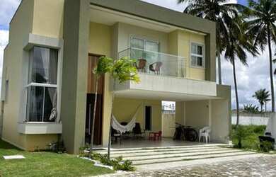 Imagem: A casa em condomínio possui 4 Dormitórios, 4 Banheiros, 2