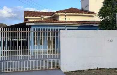 Imagem: A casa possui 4 Dormitórios, 3 Banheiros, 3 Vagas na garagem