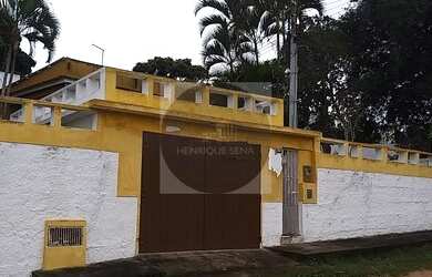 Imagem: A casa possui 5 Dormitórios, 3 Banheiros, 5 Vagas na garagem