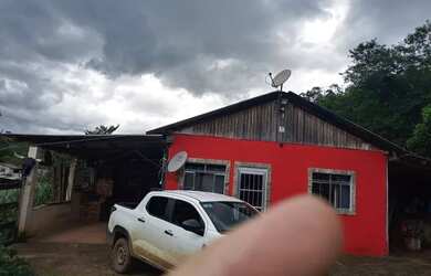 Imagem: A chácara possui 2.300m² de Área e está localizado em Valadares