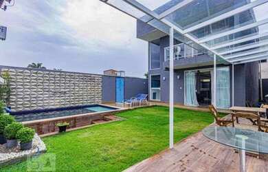 Imagem: A casa em condomínio possui 2 Dormitórios, 3 Banheiros, 4