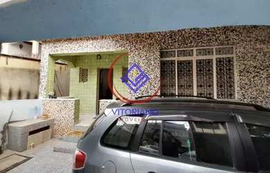 Imagem: A casa possui 4 Dormitórios, 1 Banheiro, 1 Vaga na garagem