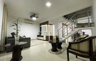 Imagem: A casa em condomínio possui 3 Dormitórios, 1 Banheiro, 2 Vagas