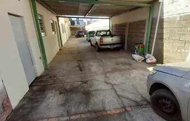 Imagem: A casa possui 2 Dormitórios, 1 Banheiro, 1 Vaga na garagem