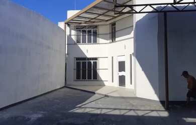 Imagem: A casa possui 4 Dormitórios, 5 Banheiros, 5 Vagas na garagem