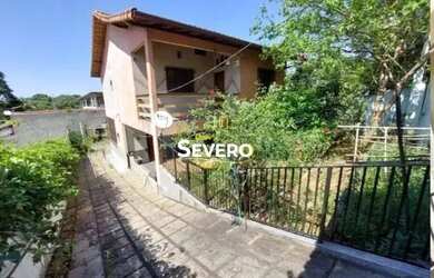 Imagem: A casa possui 3 Dormitórios, 2 Banheiros, 5 Vagas na garagem