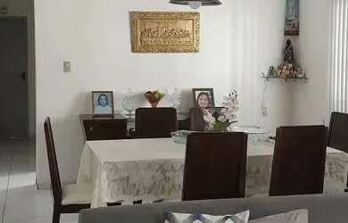 Imagem: A casa possui 2 Dormitórios, 1 Banheiro, 1 Vaga na garagem