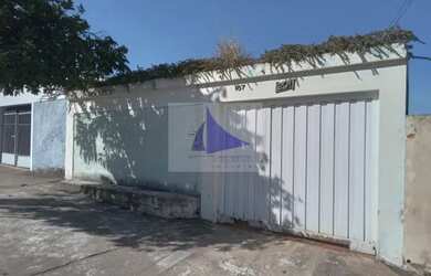 Imagem: A casa possui 2 Dormitórios, 1 Banheiro, 3 Vagas na garagem